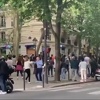 Parižani ne poštujući socijalnu distancu zaplesali na ulici prkoseći karantinu