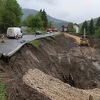 Veće klizište pokrenuto kod Kladnja, otežano odvijanje saobraćaja