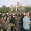 Napeto ispred Skupštine Srbije: Žandarmerija razdvaja pristalice SNS-a i pokreta Dveri