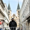 Jake policijske snage osiguravaju područje oko katedrale u Sarajevu zbog mise za Bleiburg