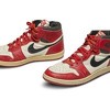 Prve patike Air Jordan, kreirane posebno za Michaela Jordana, prodane za 560.000 dolara