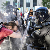 Policija mirne demonstrante otjerala suzavcem kako bi Trumpu "očistila" put do crkve