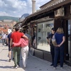 Uhapšen osumnjičeni za oružanu pljačku zlatare na Baščaršiji, za drugim se još traga