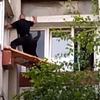 Pogledajte kako je policajac spasio uplakano dijete koje je bilo zaključano u stanu