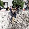 Sarajevo: Policija i vatrogasci spasili muškarca iz korita Miljacke