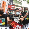 Prvi dan nakon što je novi kontroverzni zakon stupio na snagu u Hong Kongu protesti i hapšenja