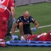 Golman Napolija doživio tešku povredu glave, iznesen s terena i prebačen u bolnicu