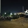 Protesti u Beogradu: Demonstranti bacali petarde i kamenje na kordon, policija upotrijebila suzavac