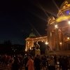 Manji broj ljudi na protestima u Beogradu, policija na konjima "brani" Skupštinu Srbije