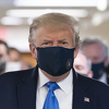 Trump prvi put od početka pandemije stavio masku na lice