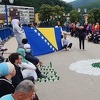 Goraždani na Mostu Alije Izetbegovića izveli poseban performans za Srebrenicu