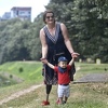 Emotivna životna priča: Hrabra Mela iz Sarajeva prohodala zajedno s jednogodišnjim sinom