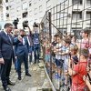 Fotografija Vučića i djece iza zaštitne ograde u Banjoj Luci izazvala negativne komentare