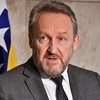 Izetbegović od Varhelyija zatražio pomoć EU u nabavci medicinske opreme i lijekova