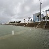 Uragan "Hanna" pogodio Teksas: Vjetar od 145 km/h nosi krovove s kuća