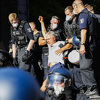 U Berlinu povrijeđeno 18 policajaca na protestima protiv mjera zaštite od koronavirusa