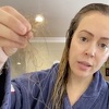 Alyssa Milano na videu pokazala kako joj zbog korone opada kosa