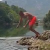 Novi ljubimac Veležovih navijača Fejsal Mulić okušao se skokom u Neretvu