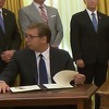 Da li je Vučić pročitao sporazum prije potpisivanja? Hit snimak iz Bijele kuće kruži internetom