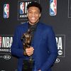 Giannis Antetokounmpo drugi put uzastopno proglašen za najkorisnijeg igrača NBA lige