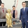 Neobično putovanje zlatne statue Beethovena: Iz Njemačke u Austriju transportovana biciklima