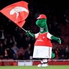 Mesut Özil oduševio potezom: Dok god sam igrač Arsenala ja ću plaćati maskotu