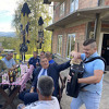 Dodik u Istočnom Sarajevu popio pivo i plaćao harmonikaša