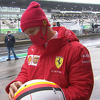 Vettel detaljno pokazao Micku Schumacheru kacigu koju je posvetio njegovom ocu