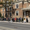 Veliki broj studenata u Sarajevu satima čeka na indeks: Nepotrebno grupisanje u doba korone