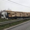 Kamion s drvima sletio s ceste kod Viteza, pričinjena veća materijalna šteta
