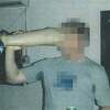 Guardian objavio fotografije australskog vojnika dok pije pivo iz vještačke noge ubijenog talibana