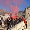 Komšić i Jovanović u Mostaru: Vatromet, baklje i 12 ruža za 12 godina agonije