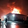 Gorio mobilni kontejner u migrantskom kampu u Blažuju