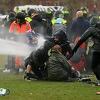Holandska policija koristila vodeni top protiv demonstranata, uhapšeno stotinu ljudi