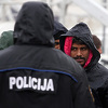 Dva migranta u Zenici uz prijetnju pištoljem opljačkali sedam drugih migranata