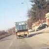 Odvoz otpada u Sarajevu: Iz kamiona komunalnog preduzeća ispada smeće po ulici