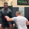 Ngannou se priprema za Miočića: Pokazao kako 30 sekundi prima udarce u stomak