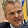 EUobserver žestoko kritikovao Sattlera, tvrde da popušta nacionalnim liderima