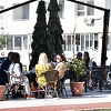 U Istočnom Sarajevu bez velikih gužvi, građani uživali na suncu u baštama kafića