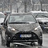 Zbog snijega u BiH saobraća se sporije, kolovozi zaleđeni i klizavi