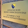 Dok se privilegovani vakcinišu van BiH pitanje je: Je li država odustala od svojih građana?