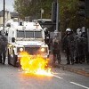 Sjeverna Irska: Nastavljeni sukobi između demonstranata i policije u Belfastu