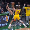 Curry protiv Bostona postigao nestvaran koš lijevom rukom iza leđa