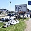 Automobil srušio bilbord i stablo u sarajevskom naselju Stup
