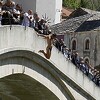 Počasnim skokom i bacanjem cvijeća u Neretvu obilježen Dan pobjede nad fašizmom