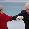 Samit G7 otvoren dodirivanjem laktova na engleskom pijesku