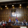 U Skupštini Srbije dvije rezolucije o Srebrenici: Jedna osuđuje genocid, druga relativizira zločine