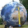 Na Vilsonovom šetalištu postavljen 3D model planete Zemlje težak 150 kilograma i širok 10 metara