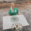 Duda Balje zajedno sa saradnicima u Peći otkrila spomen ploču u čast žrtvama genocida u Srebrenici