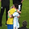 Messi tokom slavlja Argentinaca tješio uplakanog Neymara